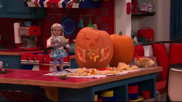 File:Clarice with a knife.jpg