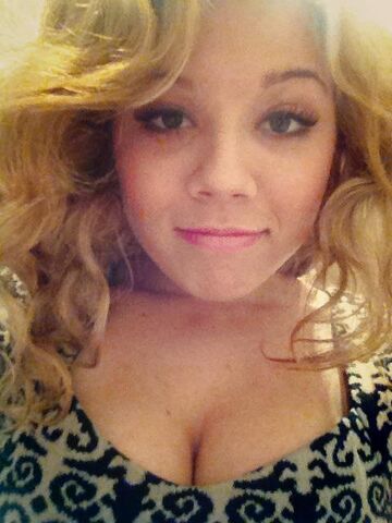 File:Jennette on Christmas 2012.jpg