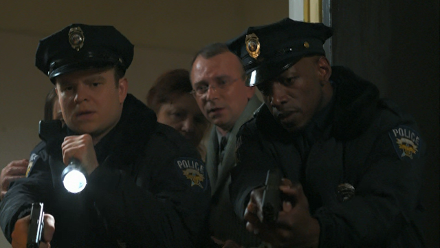 File:1x01 Cops find the boy hidden under the bed.png