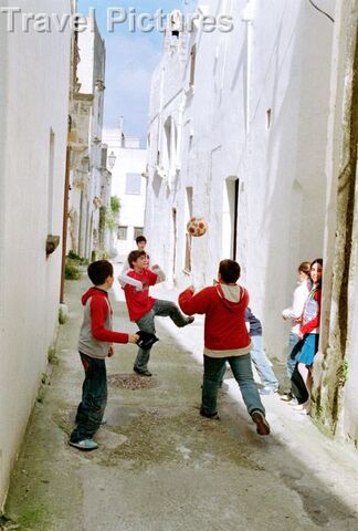 File:Italian boys playing.jpg