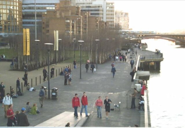 File:WalkLondon1.jpg
