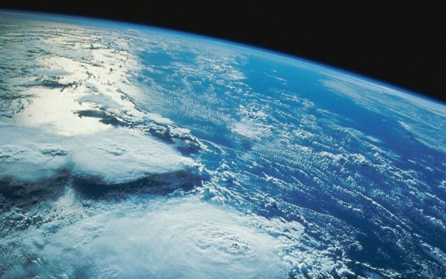 File:Earth's Atmosphere.jpg