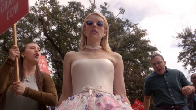 File:Normal ScreamQueens112 1025.jpg