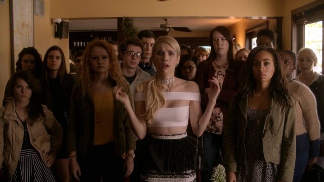 File:Normal ScreamQueens112 1310.jpg