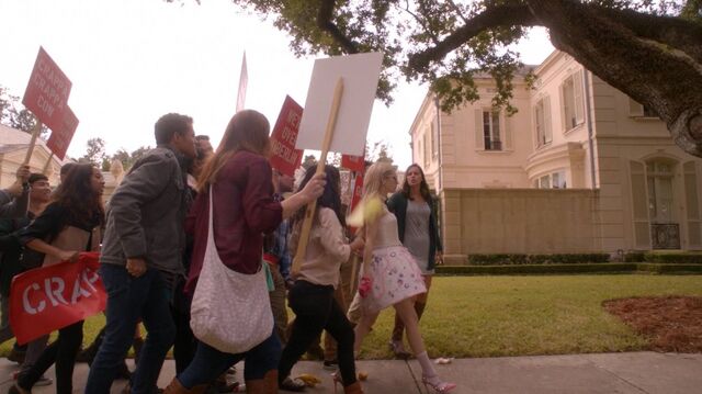 File:Normal ScreamQueens112 1031.jpg