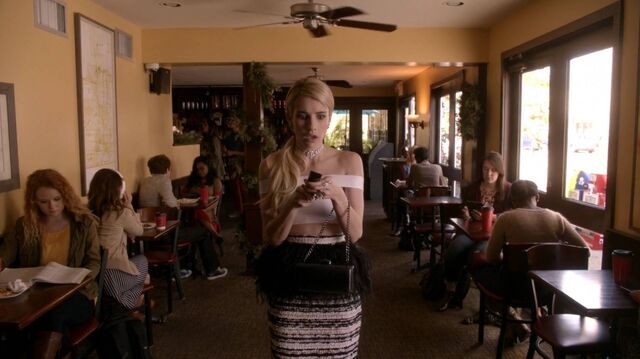 File:Normal ScreamQueens112 1295.jpg