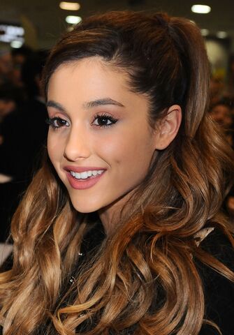 File:W ariana 2.jpg