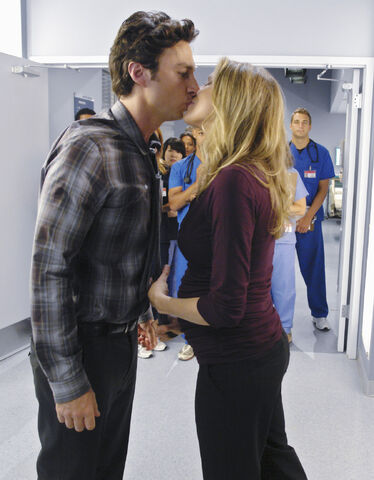 File:9x1 JD and Elliot kiss.jpg