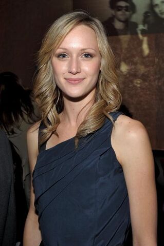 File:Kerry Bishé.jpg