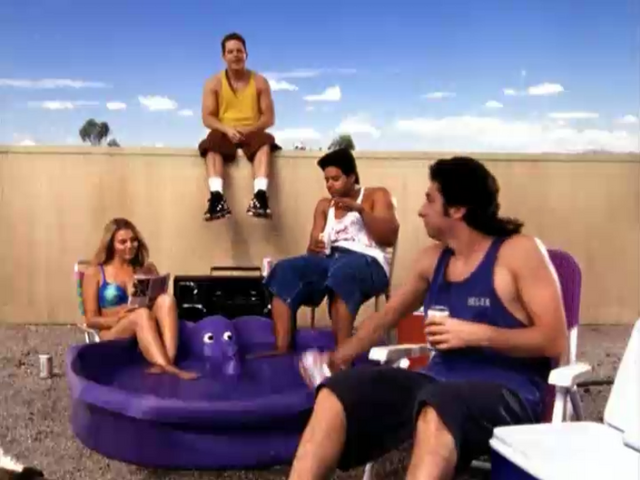 File:4x8 JD throws beer.png