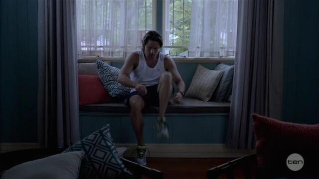 File:Australian Series-1x01-28.jpg
