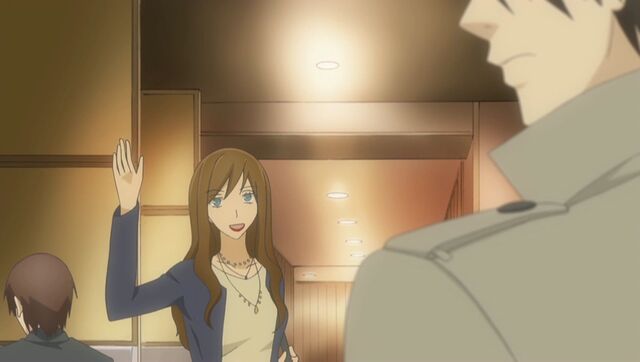 File:Erika Ichinose waving.jpg