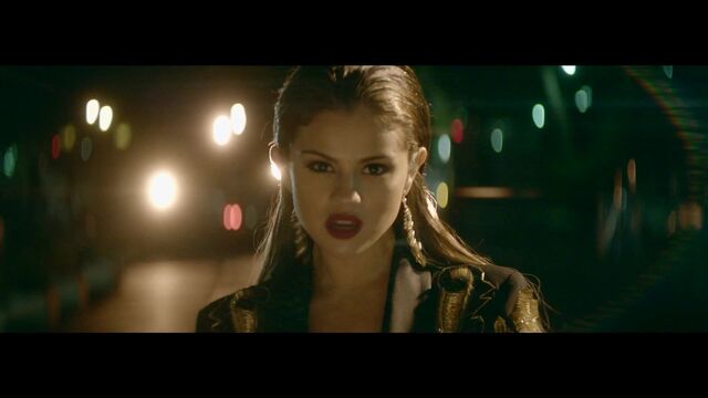 File:Selena singing.jpg