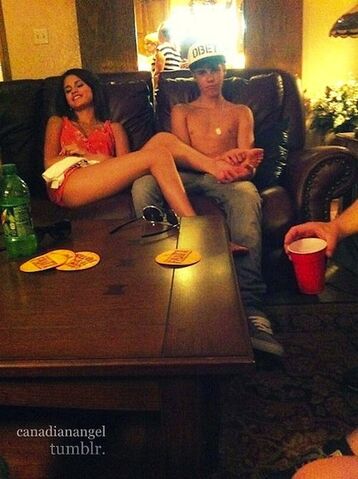 File:Justin-bieber-selena-gomez-.jpg