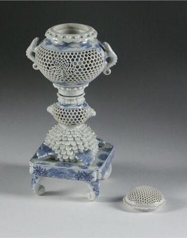 File:Porcelain censer japanese.jpg