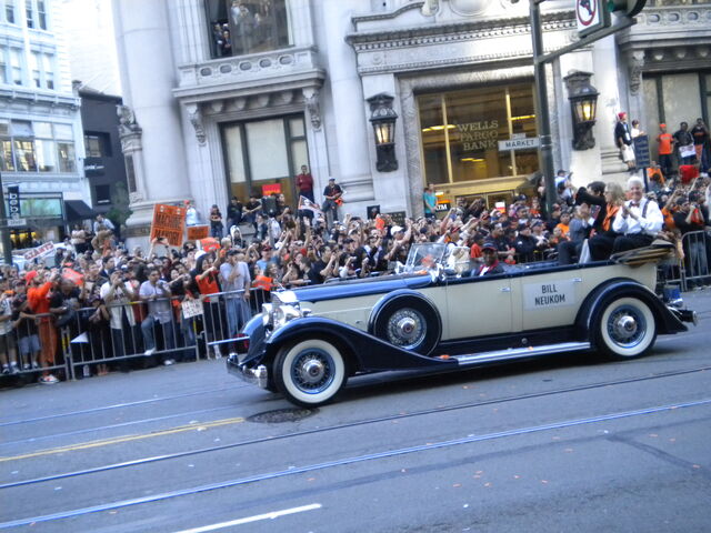 File:GiantsParade18.jpg