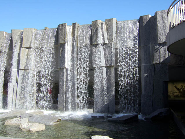 File:MLK-fountain2.jpg