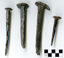 Clavos de hierro.jpg