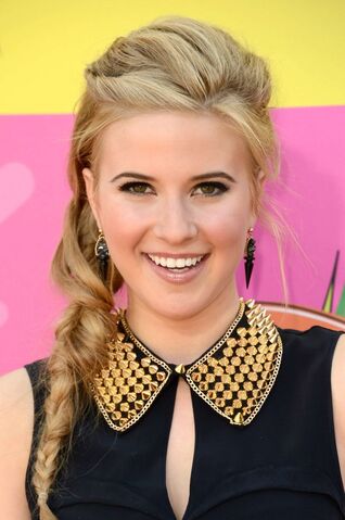 Fichier:Caroline-Sunshine---2013-Kids-Choice-Awards--04-560x843.jpg