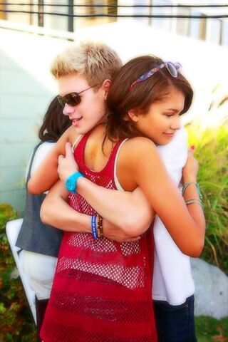 File:Zendaya Kenton hug.jpg