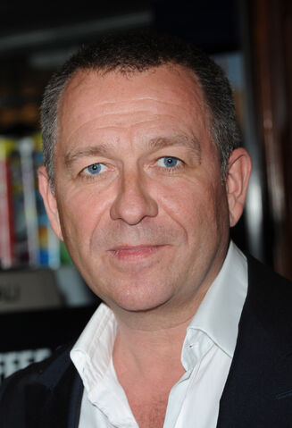 Archivo:Sean Pertwee.jpg