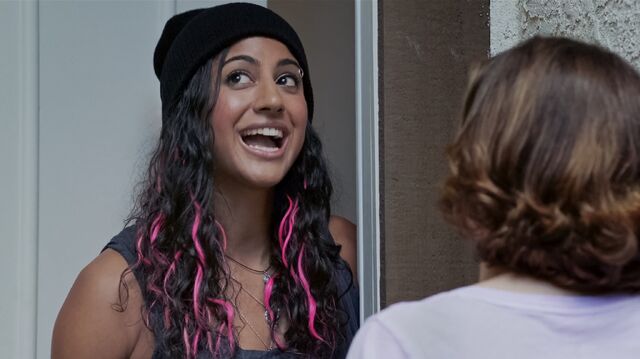 File:1x3 Heather Davis 3.jpg