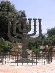 פסל המנורה.jpg