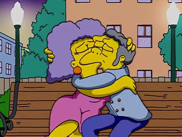 File:Selma Moe kissing.jpg