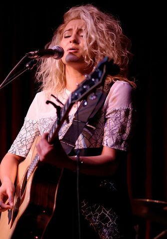 File:Tori Kelly 2015.jpg