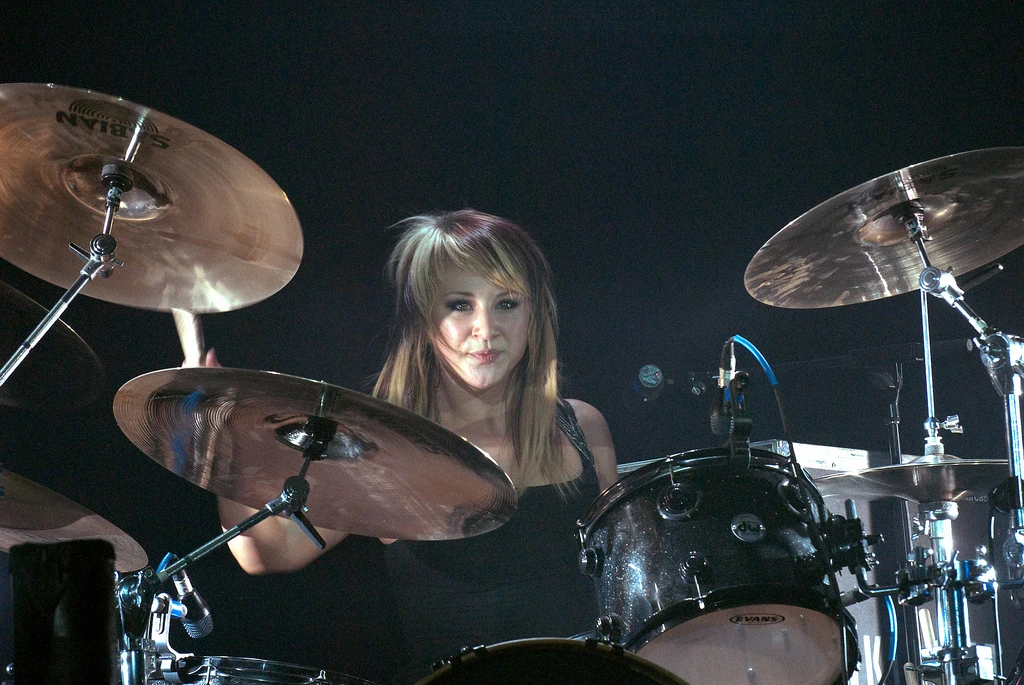 Imagen Jen Ledger.jpg Wiki Skillet FANDOM powered by Wikia