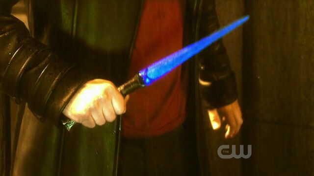 File:Blue Kryptonite Knife.jpg