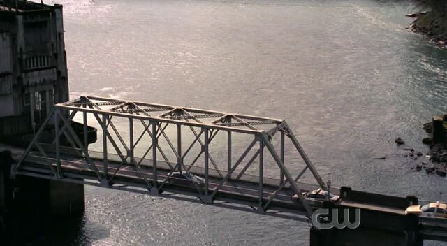 File:Phantom reeves dam bridge.jpg