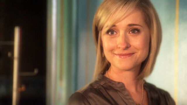 File:Chloeicarusflashback.jpg