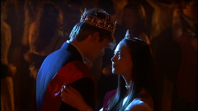 File:SmallvilleS1E1136.jpg