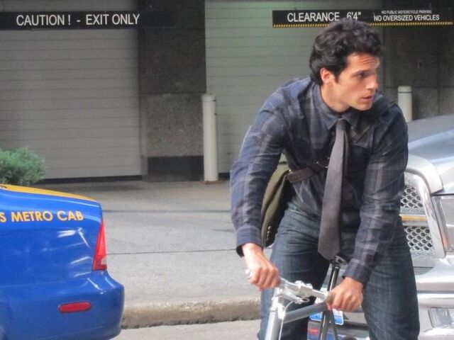 File:Superman Clark Kent 110913b-cavill2.jpg