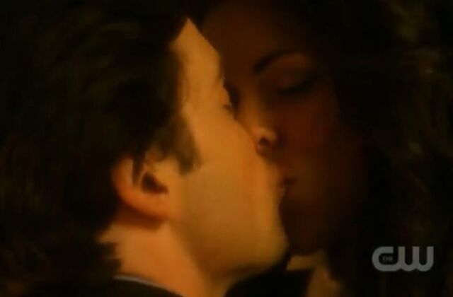 File:Zatannaclarkkiss.jpg