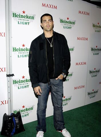File:Jesse+Metcalfe+Maxim+Unveils+New+Heineken+7-tWpwkzSq0x.jpg
