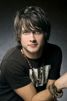 Justin-Chatwin-5