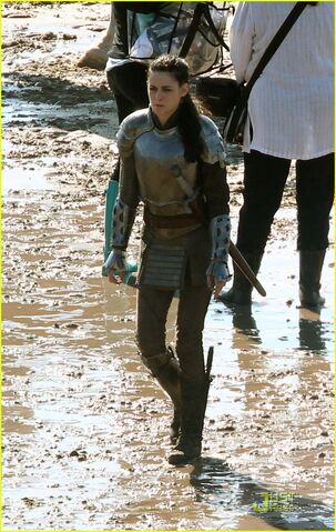 File:Kristen-stewart-snow-white-set-02.jpg