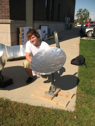 File:EJ's parabolic cooker.jpg