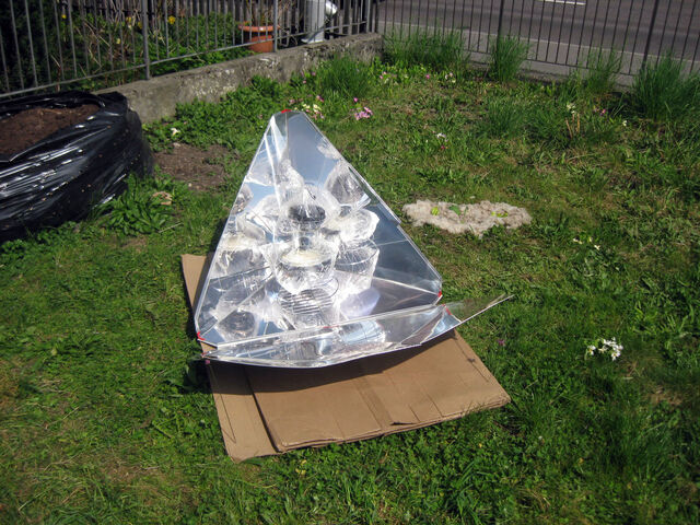 File:Collapsible-high-reflective-cooker.jpg