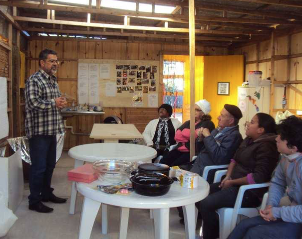 File:Elmo Dutra conducts a workshop in Morro da Cruz, 6-12-17.png