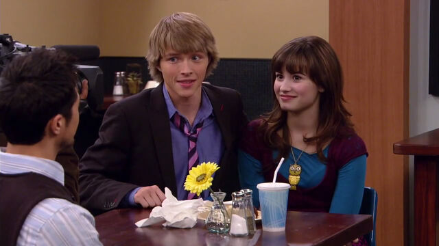 File:08 chadcrashessonnysinterview.jpg