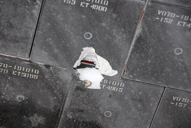 File:STS-118 damaged tile.jpg