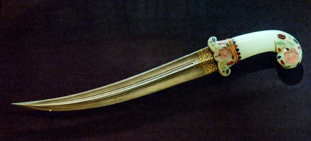 File:Dagger pistol hilt Louvre R895.jpg