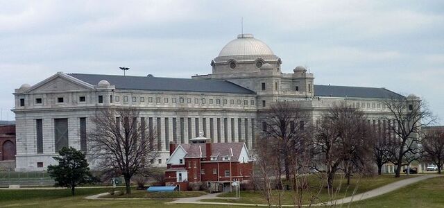 File:Leavenworth-prison.jpg