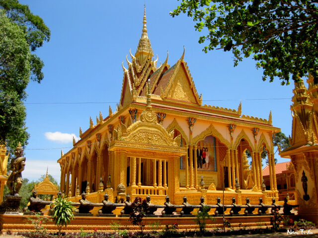 File:RealWorld Vietnamese Pagoda.jpg
