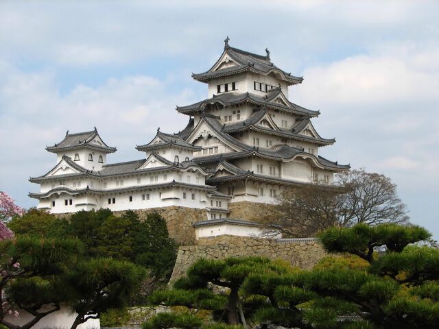 File:RealWorld Himeji Castle.jpg