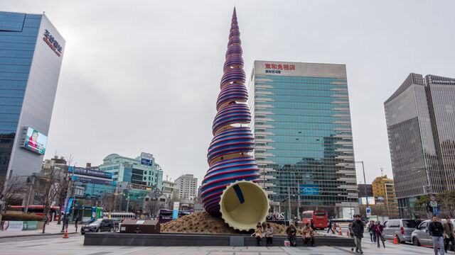 File:RealWorld Spring Sculpture.jpg