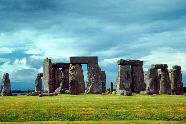 File:RealWorld Stonehenge.jpg